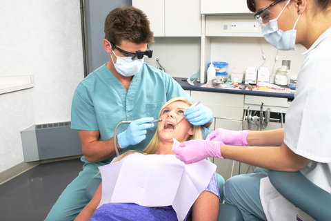 זריקת הרדמה לפני טיפול שיניים גרמה לנזק מוחי אצל מטופלת